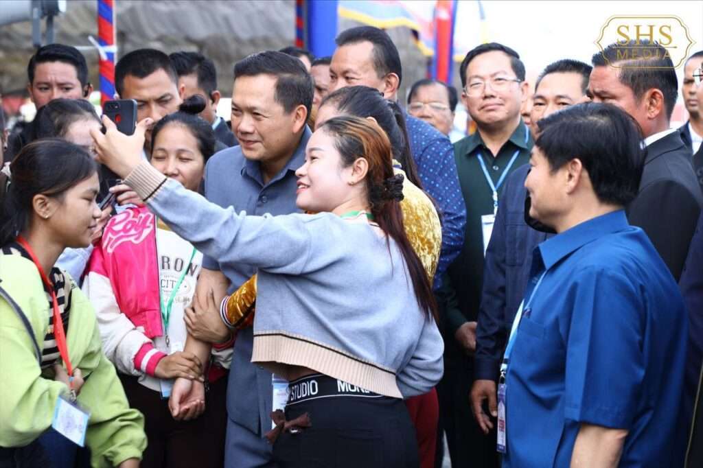 Hun Manet visits Workers